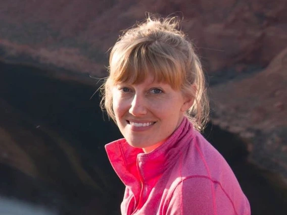 Erin Posthumus Headshot